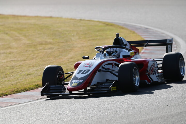 第6戦レース13予選5位、レース15ポールポジションは小松響（Rn-sports F111/3）