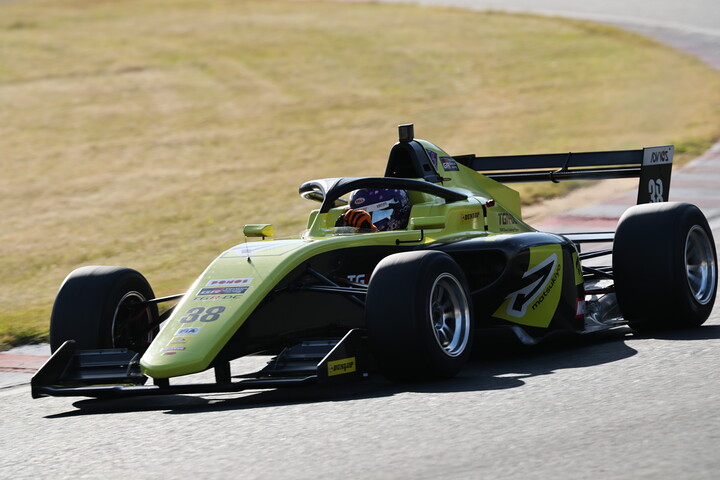 第6戦レース13ポールポジション、レース15予選3位は鈴木斗輝哉（マツモトキヨシTOM’S TGR-DC FR）