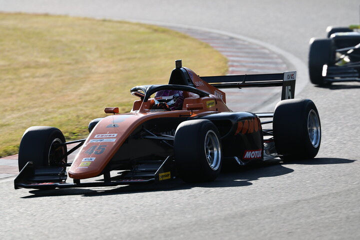 第6戦レース13予選4位、レース15予選5位は大宮賢人（PONOS RACING F111/3）