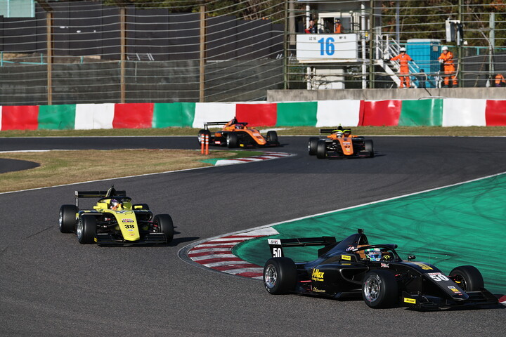 1周目シケインの攻防