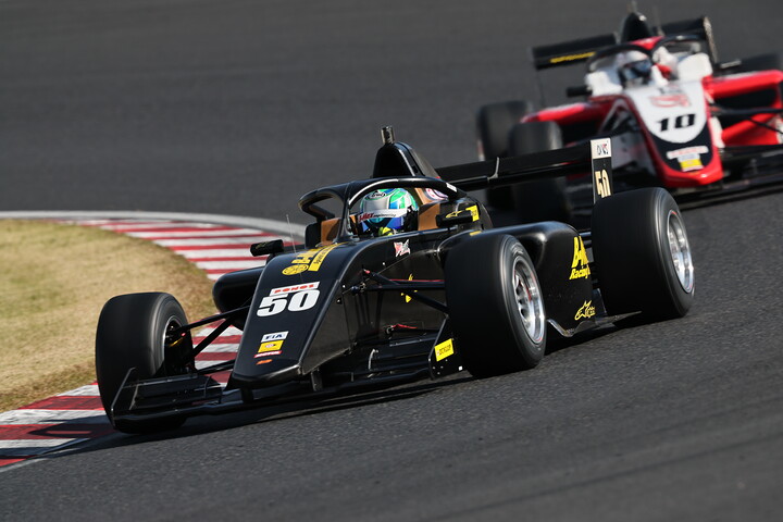 優勝は卜部和久（B-MAX RACING F111）