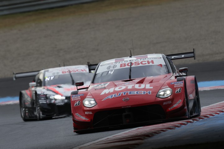 GT500クラス決勝2位はMOTUL AUTECH Z（千代勝正／高星明誠）
