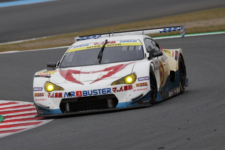 GT300クラス優勝はマッハ車検エアバスターMC86マッハ号（塩津佑介／木村偉織）