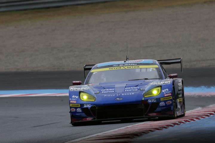 GT300クラス決勝2位はSUBARU BRZ R&D SPORT（井口卓人／山内英輝）