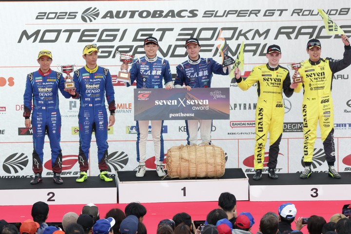 GT300クラスの表彰式