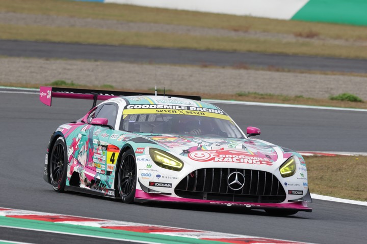 公式練習: GT300クラス3位はグッドスマイル初音ミクAMG（谷口信輝／片岡龍也）