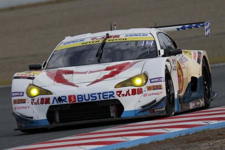 GT300クラス予選2位はマッハ車検エアバスターMC86マッハ号（塩津佑介／木村偉織）
