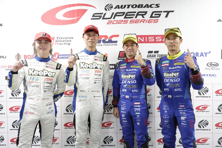 予選フォトセッション: 両クラスのポールシッター