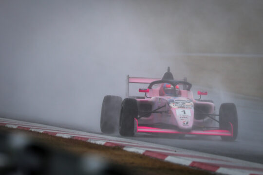 ファイナルレース3位は斎藤愛未（BigBoss W TOM’S KYOJO with AIWIN KC-MG01）