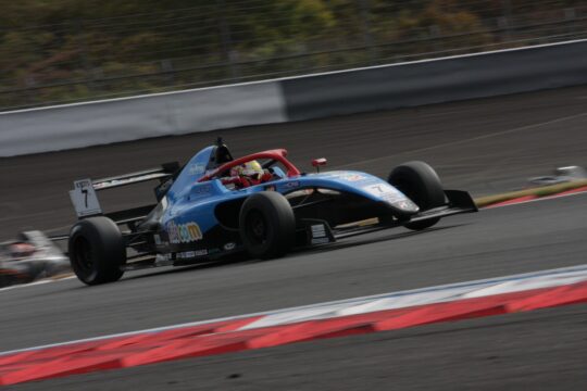 予選3位は翁長実希（Kids com KDDP KC-MG01）