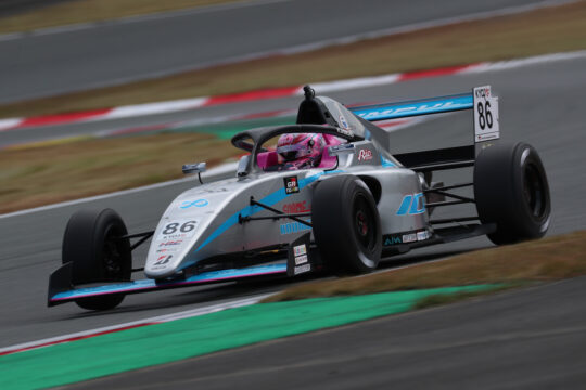 ポールポジションは下野璃央（Dr.Dry with Team IMPUL KC-MG01）