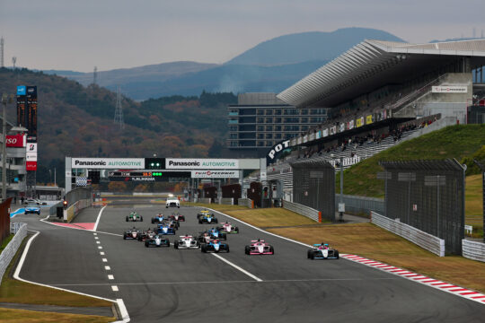 スプリントレースがスタートした