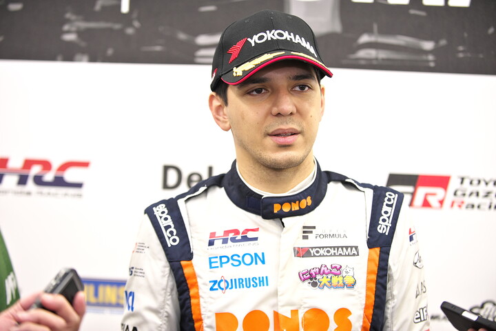 決勝記者会見: 優勝したイゴール・オオムラ・フラガ（PONOS NAKAJIMA RACING）