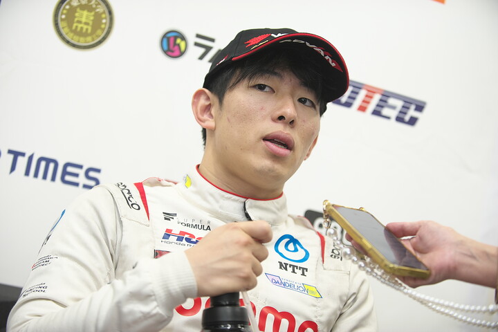 決勝記者会見: 3位の太田格之進（DOCOMO TEAM DANDELION RACING）