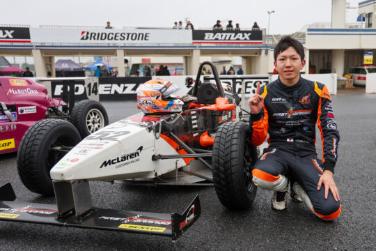 チャンピオンを決めた津田充輝（ファーストガレージ制動屋S2）