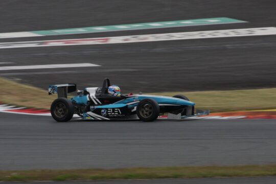 決勝2位は渡辺誠己（ELEVレーシングS2制動屋）