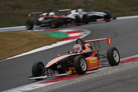 ジェントルマンクラス決勝3位は野村大樹（WRS NOMURA KK-SII）