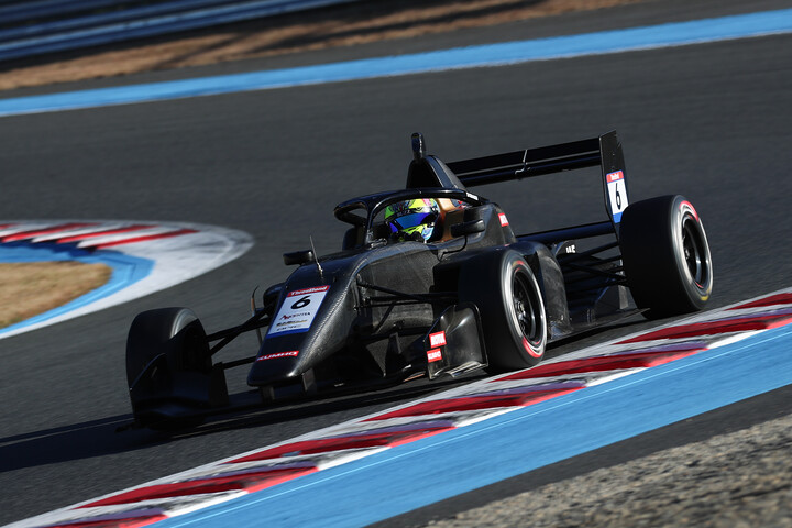 マスタークラス決勝3位はケン・アレックス（BUZZ RACING ）