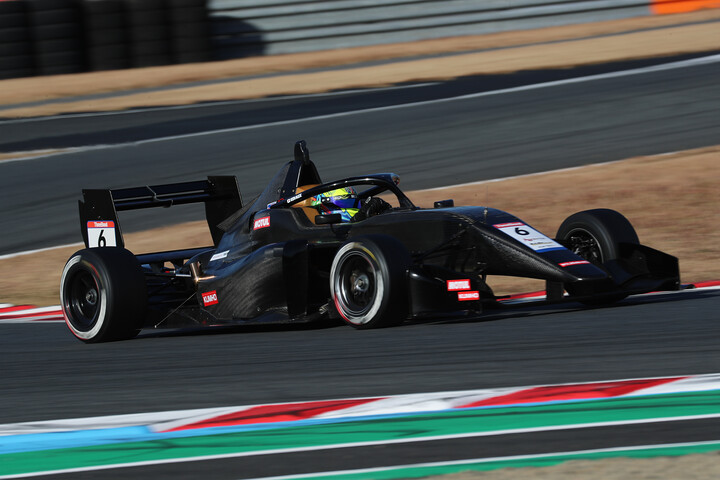 マスタークラス優勝はケン・アレックス（BUZZ RACING ）