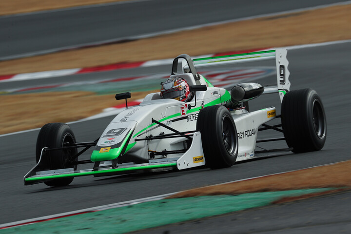 第14戦、第15戦とも予選2位のKAMIKAZE（ファーストガレージ&Rd04W）