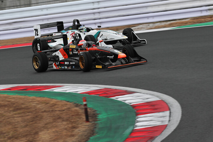 酒井翔太と金井亮忠のトップ争い