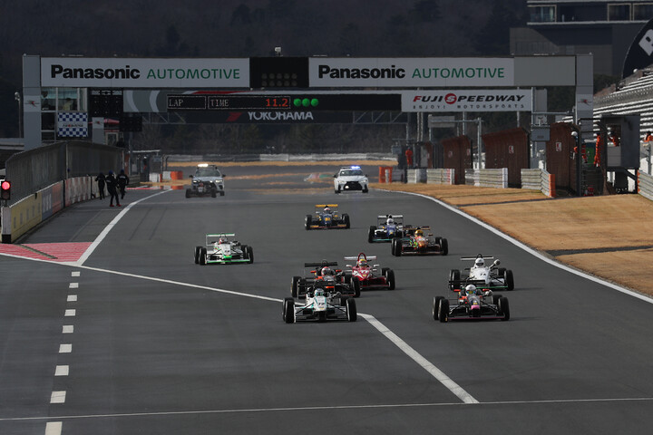 決勝がスタートした