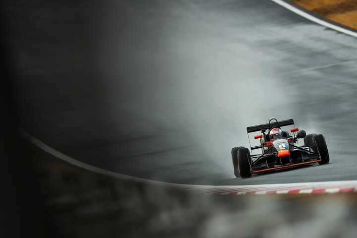 優勝した酒井翔太（ファーストガレージFG108）