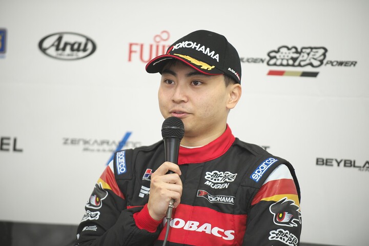 決勝記者会見: 優勝した岩佐歩夢（TEAM MUGEN）