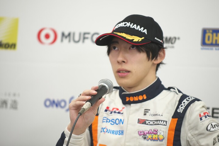 決勝記者会見: 2位の佐藤蓮（PONOS NAKAJIMA RACING）