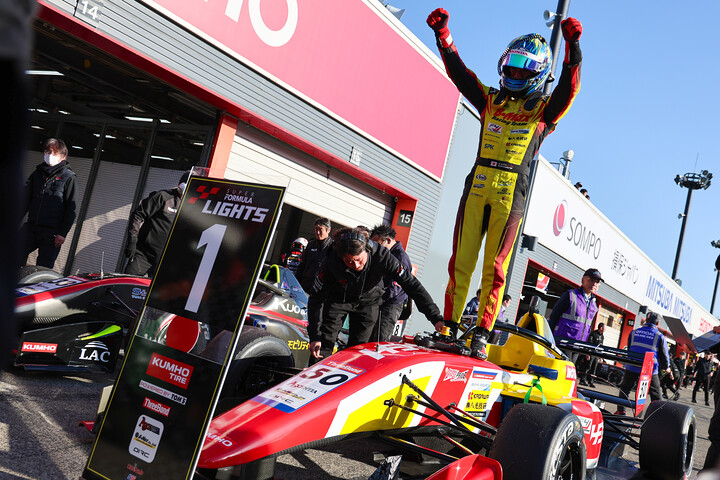 優勝した野村勇斗（B-MAX RACING TEAM）