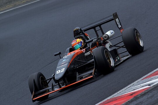 決勝3位は梅本幸汰（ファーストガレージ FG01）