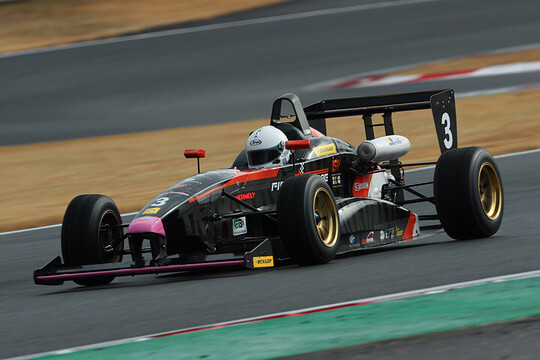 第14戦、第15戦ともポールポジションの村上太晟(ファーストガレージFG109) 第14戦、第15戦ともポールポジションの村上太晟(ファーストガレージFG109)