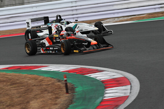 酒井翔太と金井亮忠のトップ争い