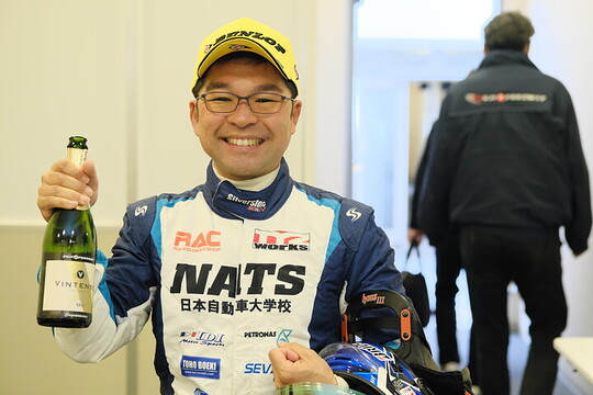 優勝した金井亮忠（チームNATS正義001）