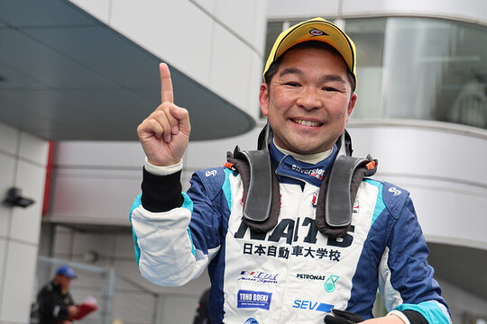 優勝した金井亮忠（チームNATS正義001）