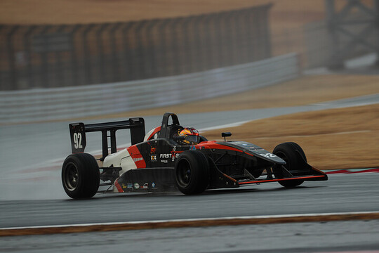 決勝2位は梅本幸汰（ファーストガレージ FG01）