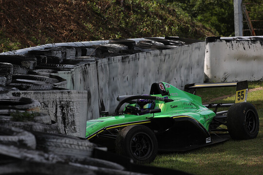 クラッシュするKENTARO（Baum Beauty Clinic）