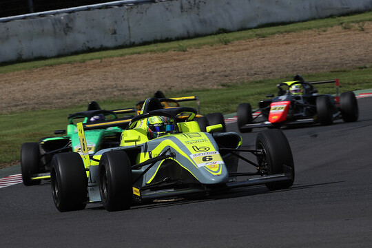 インディペンデントクラス決勝2位はケン・アレックス（BUZZ RACING）