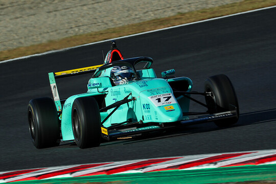 チャンピオンクラス: 第13戦予選4位、第14戦ポールポジションは佐藤樹（KageyamaチームスタイルMCS4）