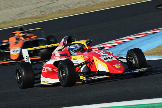 チャンピオンクラス: 第13戦ポールポジション、14戦予選6位は新原光太郎（HFDP with B-Max Racing）