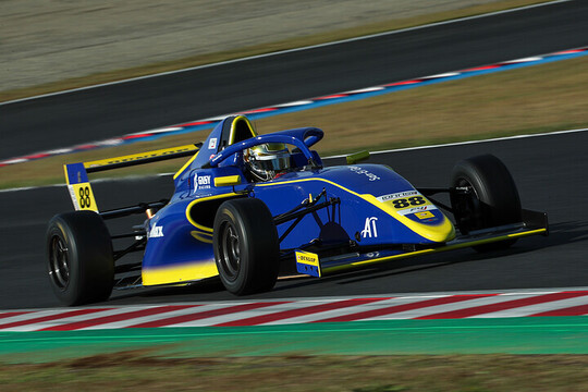 インディペンデントクラス: 第13戦、第14戦とも予選2位は清水康弘（ART TASTE F4）