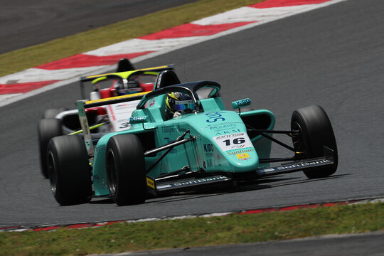 チャンピオンクラス: 第4戦、第5戦とも予選3位は白崎稜（Kageyama YBS Verve MCS4）