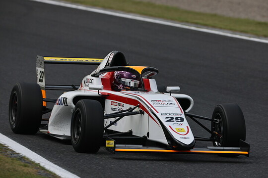 第6戦予選5位、第7戦予選7位は鈴木斗輝哉（TGR-DC RS F4）