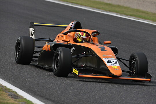 第6戦予選4位、第7戦予選2位は洞地遼⼤（PONOS RACING MCS-24）