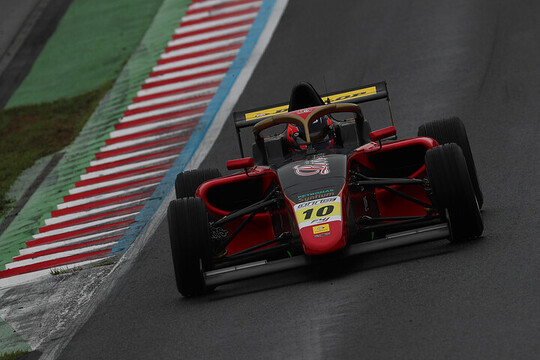 インディペンデントカップ第8戦予選2位、第9戦予選3位は中島功（Rn.SHINSEI.MCS4）