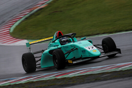 第8戦、第9戦とも予選3位は佐藤樹（KageyamaチームスタイルMCS4）