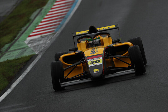 インディペンデントカップ第8戦予選3位、第9戦予選2位はDRAGON（B-MAX TEAM DRAGON）