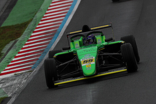 インディペンデントカップ第8戦、第9戦ともポールポジションはKENTARO（Baum Beauty Clinic）