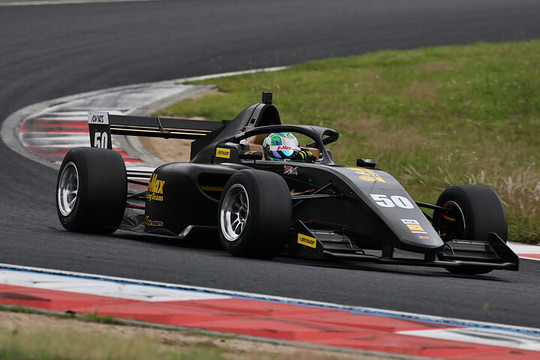 決勝4位は卜部和久（B-MAX RACING F111）