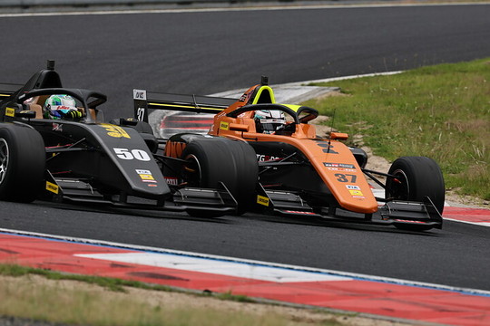 卜部和久と梅垣清の争い